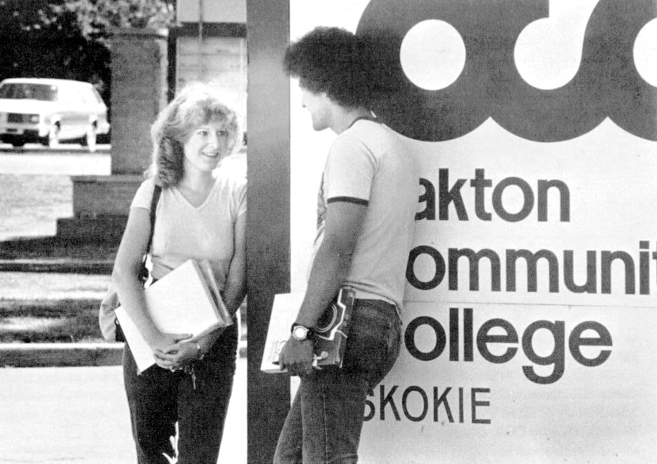 Oakton College East on Lincoln Avenue, an extension campus of Oakton Community College, provides two-year college-level education for residents of Skokie and nearby communities